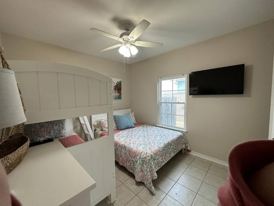 Barefoot Bungalow - Pet Friendly- 2 Bdrm Townhome Corpus Christi Extérieur photo